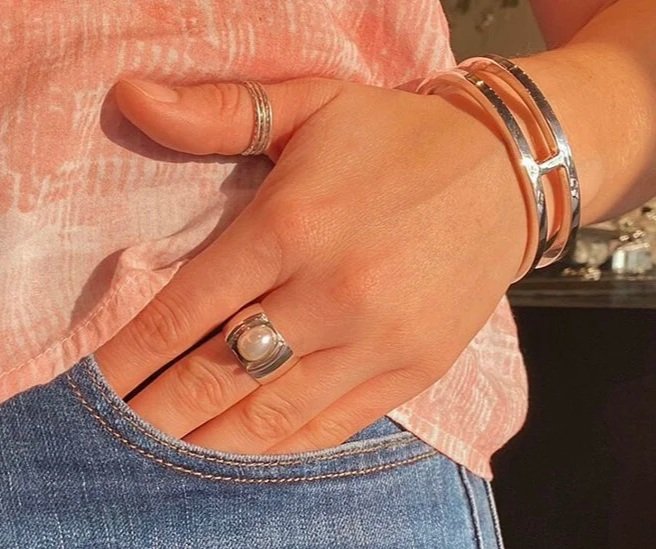 Lilly Barrack / Hand-made sterling silver gemstone jewelry